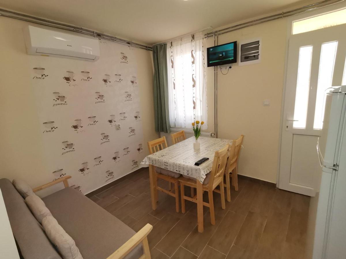 Gyöngyvirág Apartmanház Hajdúszoboszló Esterno foto