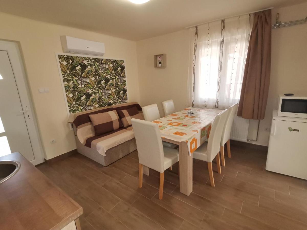 Gyöngyvirág Apartmanház Hajdúszoboszló Esterno foto